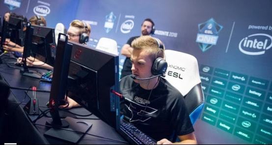 中国队通过 中国队通过