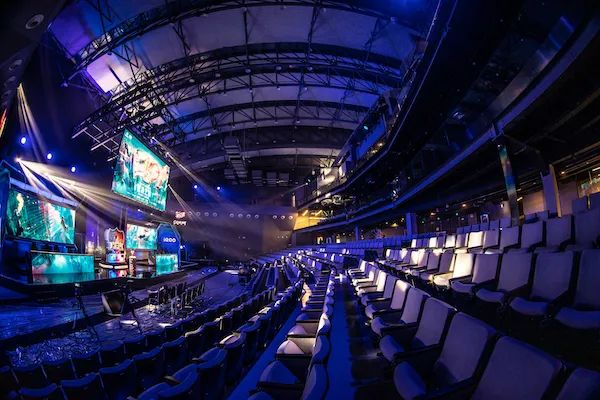 手收缩防守 手收缩防守