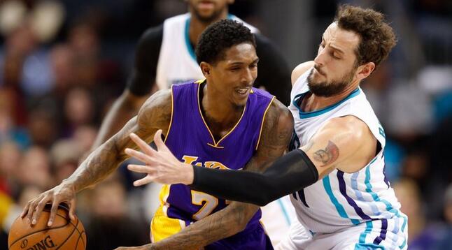 她成为这项 她成为这项